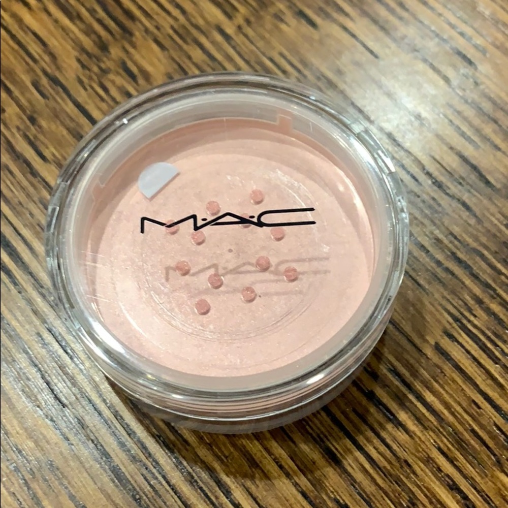 Mac Hundred Degrees Pearlizer Sheer Pigment